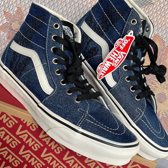 Vans WMNS Sk8-Hi Tapered
Denim Embroidery Navy/White
VNOA5KRUNAV
Sneakers - Picture 8 of 16